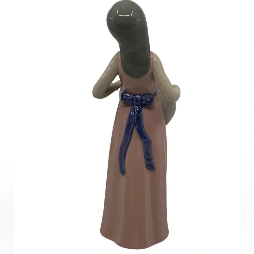 Lladro “The Dreamer” porcelain figurine. Issued 1978, retired in 1999. #5008 - Picture 2 of 10